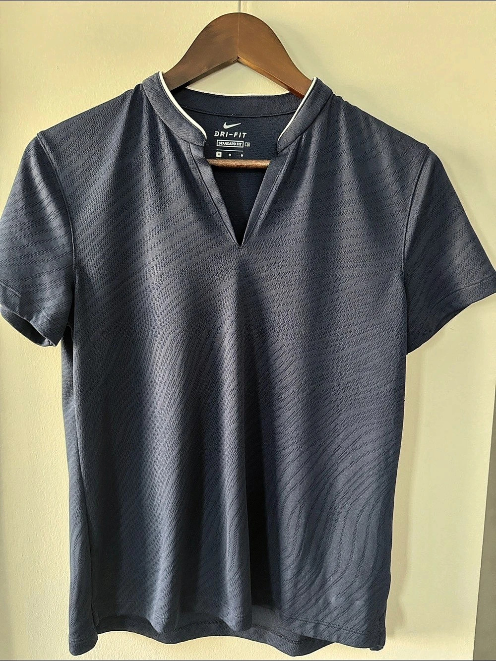 Nike Dri-FIT Standard Fit Short Sleeve Athletic Shirt Blue Medium